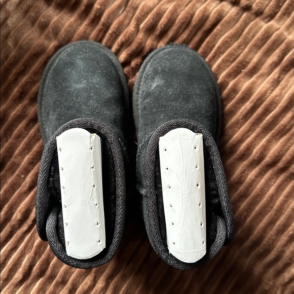 UGG Kids T Jon’s Black Boot